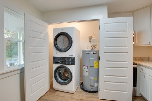 Building Photo - 2705 Wilson Dr NW