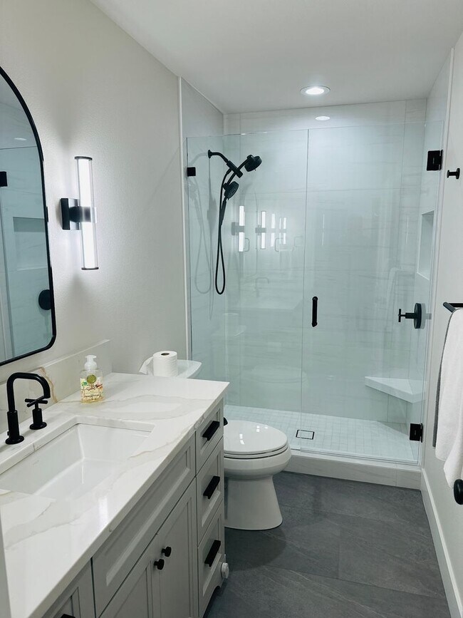 Building Photo - Gorgeous Custom Camas Home