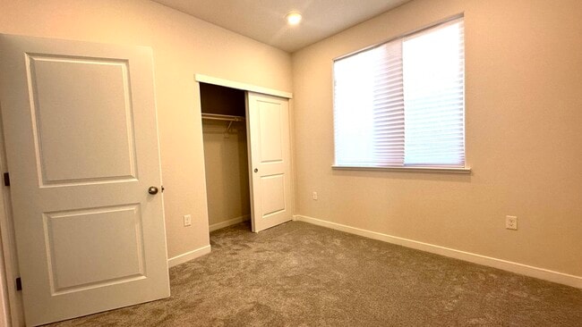 Building Photo - 8024 Pasadena Dr