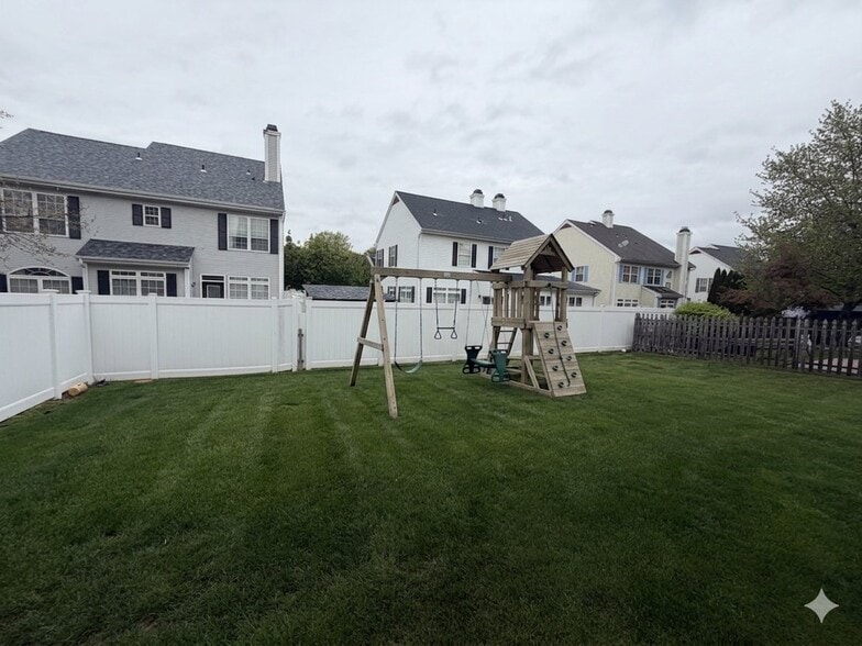 Building Photo - 39 Cartier Dr