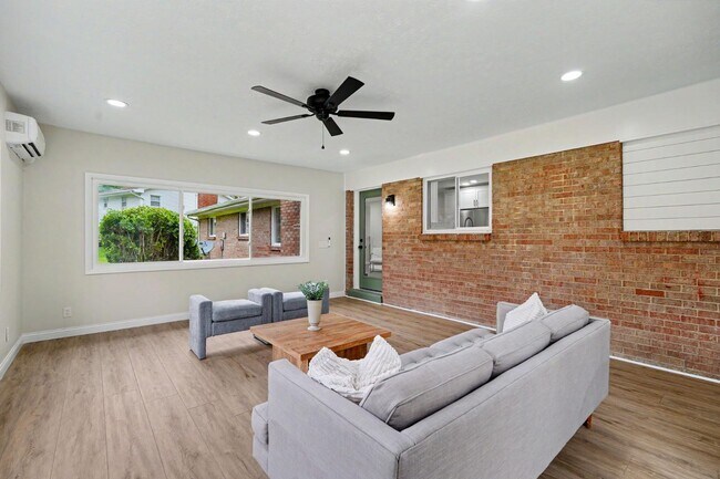 Building Photo - 2569 Richmar Dr