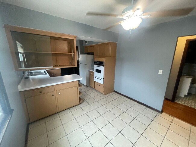 Interior Photo - 5009-5017 S Lake Dr 12 unit