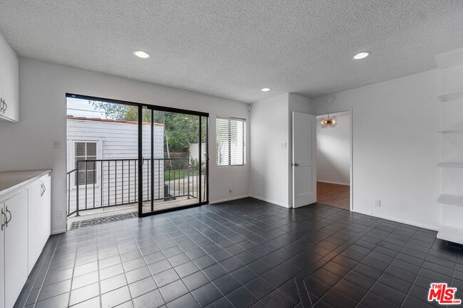 Building Photo - 927 N Edinburgh Ave