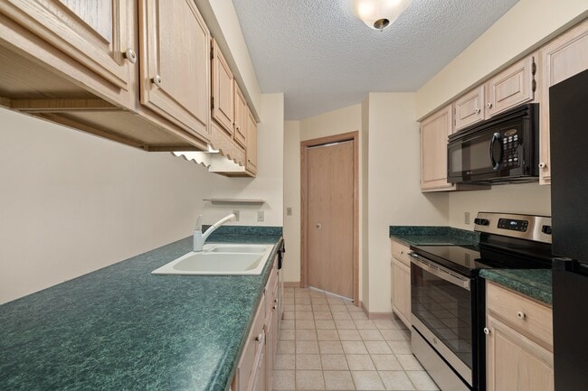 Building Photo - Riva Ridge