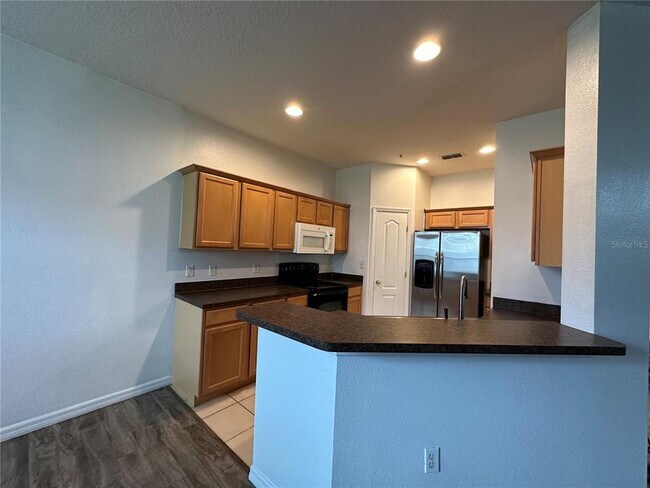 Building Photo - 6624 S Goldenrod Rd