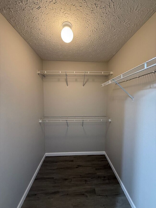 Building Photo - Updated home in Nixa