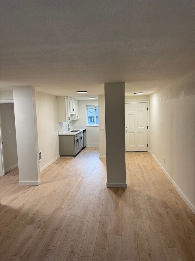 Building Photo - Remodeled Top Floor Condo in West Lake Vil...