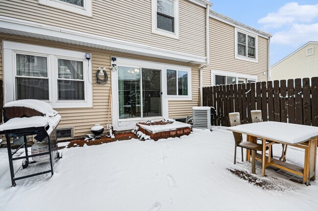 Building Photo - 1921 Williamsburg Dr