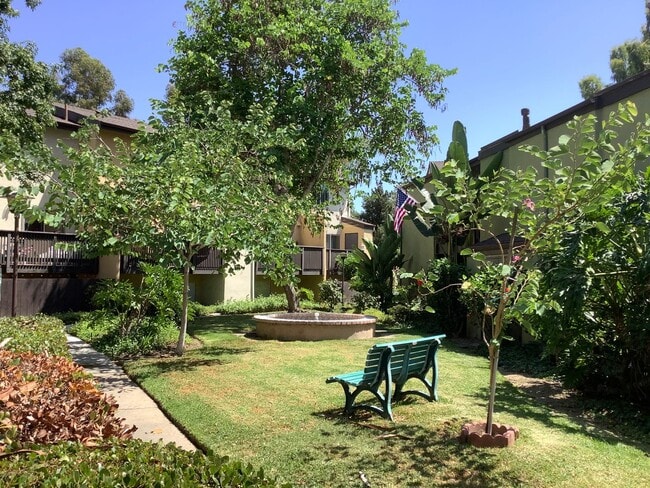 Building Photo - 2 Bedroom 2 Bath Single Story Condo in Mission Valley- Park Villas North