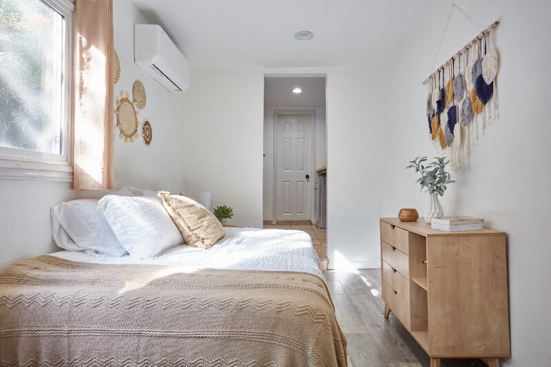 Building Photo - 1053 N Eastman Ave