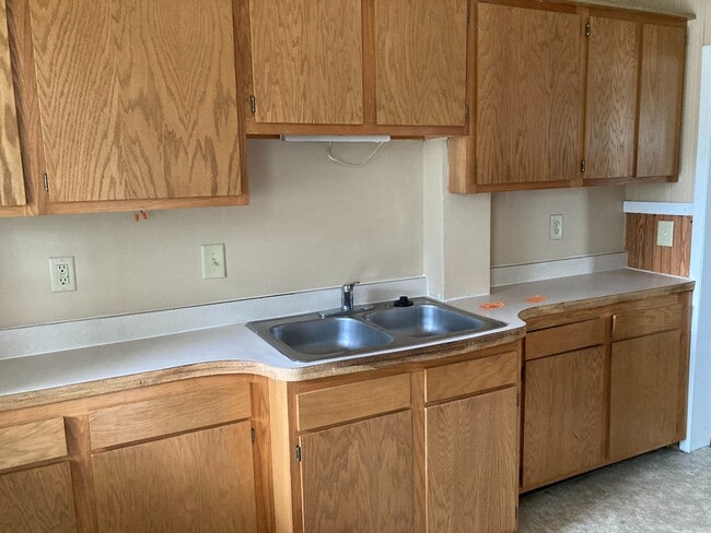 Building Photo - 808 W Oregon St