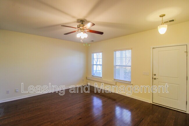 Building Photo - 4946 Ballantine Dr