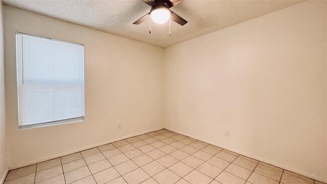 Building Photo - 8901 Pineridge Dr