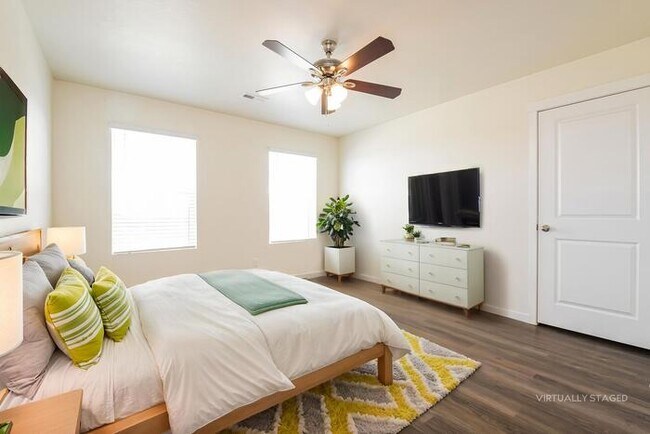 Building Photo - Townhome with Open Layout in Thornton