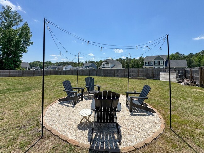 Building Photo - Stunning 4 Bed 2.5 Bath Home in Cameron with Fenced Yard
