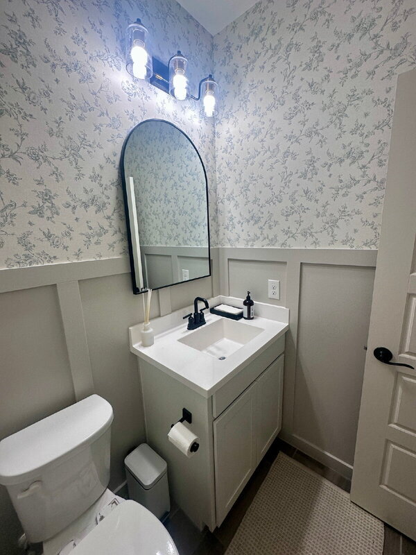 Building Photo - 744 E Emerald Dr