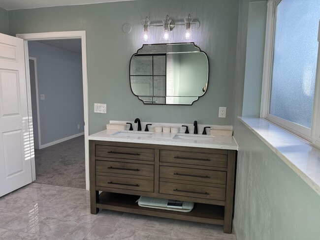 Building Photo - 6843 E Loma Land Dr