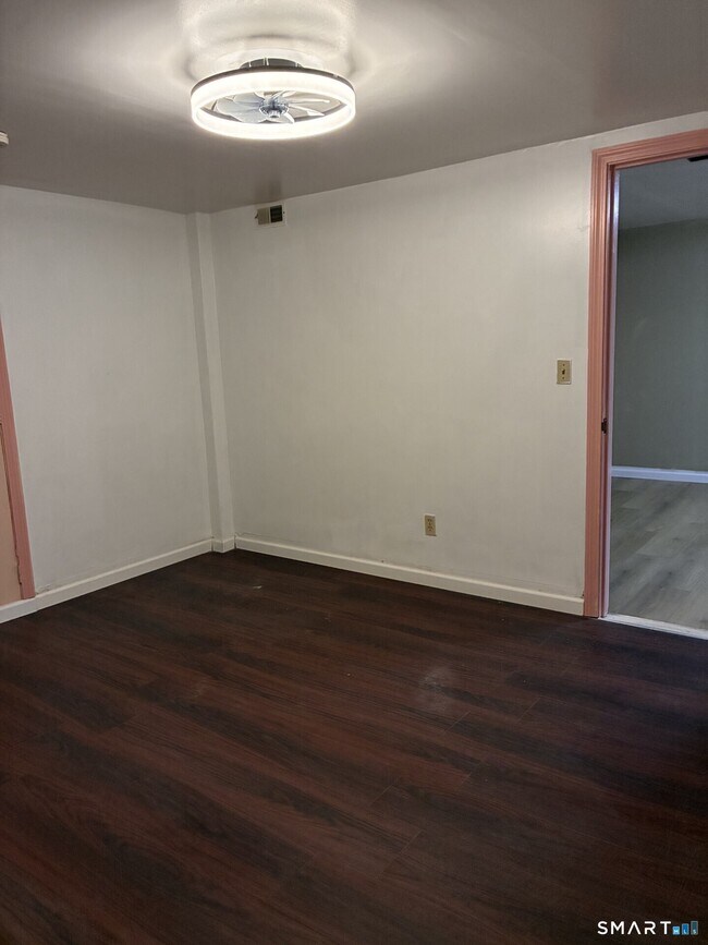 Building Photo - 440 Main St