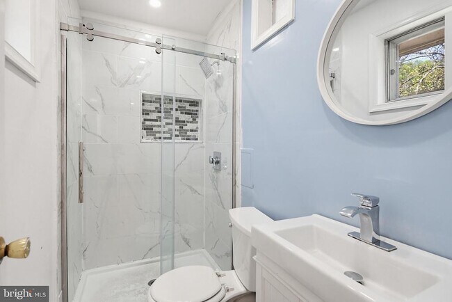 Building Photo - 9717 Hedin Dr