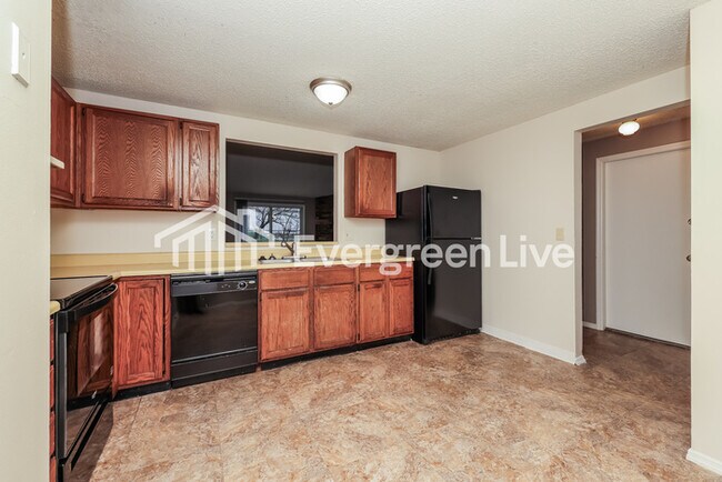 Building Photo - 4735 Stonehedge St