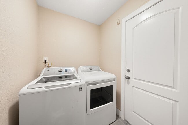 Building Photo - 123 Lido Cir