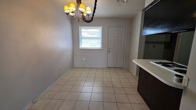 Building Photo - Edmond Rental