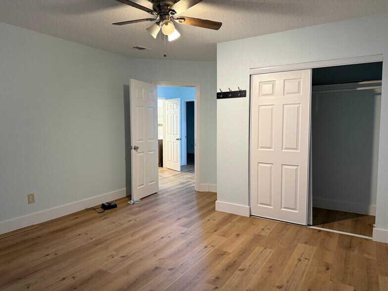 Primary Photo - 2543 E Ann Arbor Ave