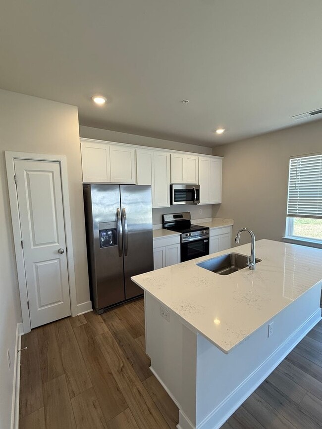 Building Photo - 1670 Lake Placid Dr