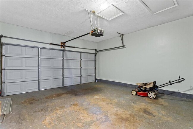 Building Photo - 140 Grayland Creek Dr