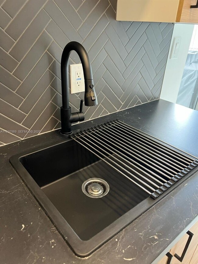 Building Photo - 7474 E Plumosa Ln