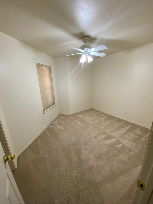 Building Photo - Spacious 3-Bedroom Home in Northeast Height