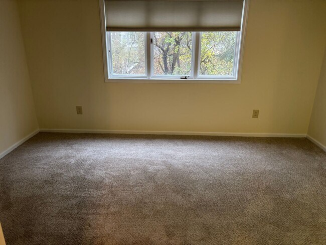 Building Photo - 1399 Suncrest Dr NE