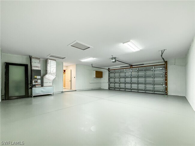 Building Photo - 2115 St Croix Ave