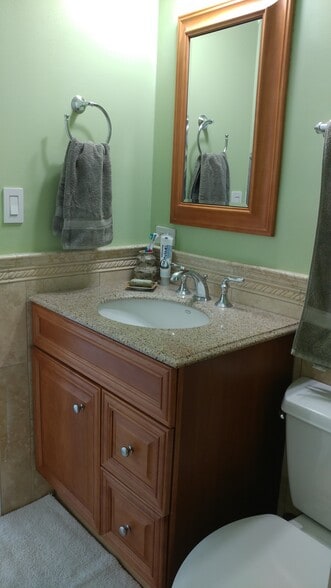 Bath 1 Sink - 720 W Gordon Terrace