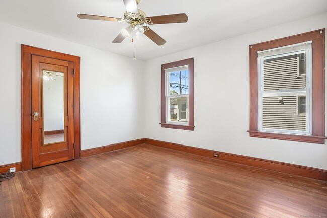 Building Photo - 108 Barnum Ter