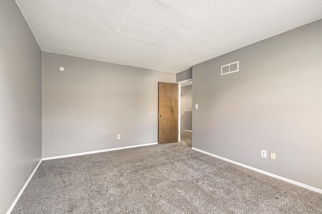 Building Photo - 8011 E 130th Ct