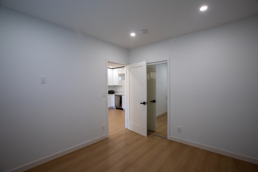 Building Photo - 6914 McLaren Ave