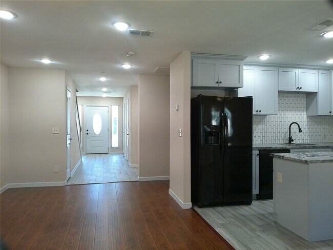 Primary Photo - 22262 Adams St