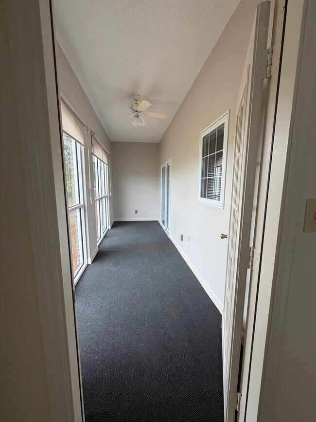 Building Photo - 200 Willow Green Dr