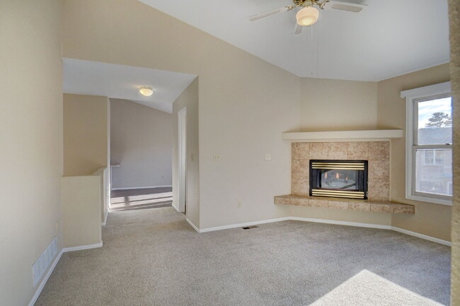 Building Photo - Updated 2-Bed Townhome in Ptarmigan Valley...