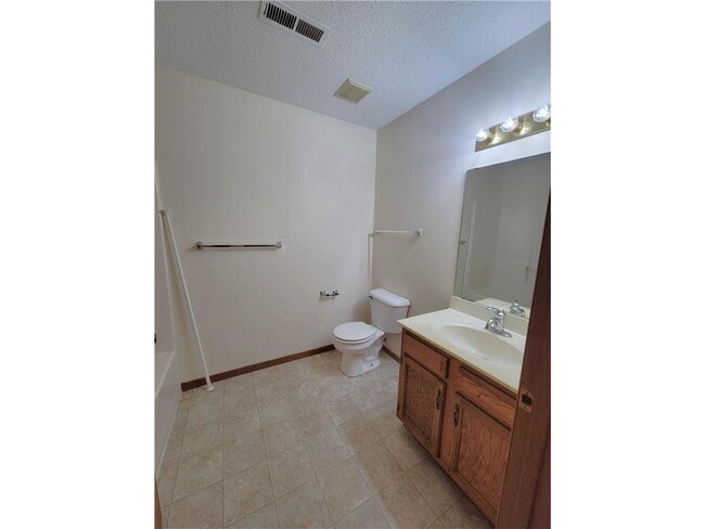 Building Photo - 855 Highview Dr