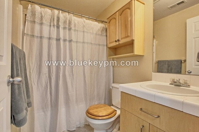 Building Photo - 3 Bed, 2.5 Bath Home in Beaverton near Wes...