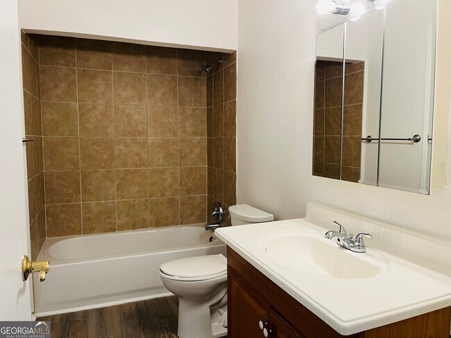 Building Photo - 2289 Roscoe Rd