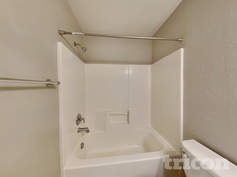 Building Photo - 10728 Khalua Ave