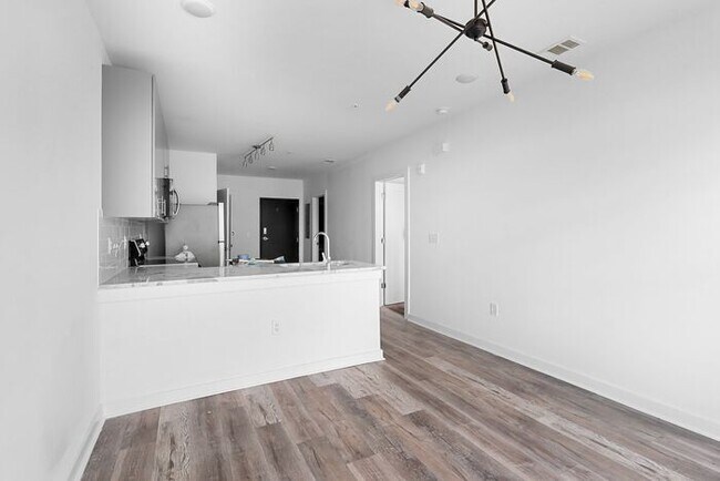Building Photo - 525 Parkway Dr NE