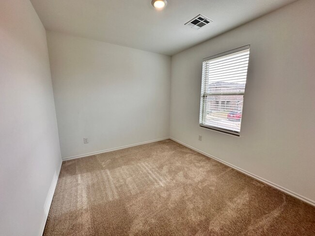 Building Photo - 3 Bed New Build Home