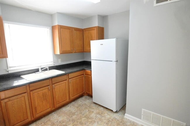 Building Photo - 2720 Green Oaks Dr