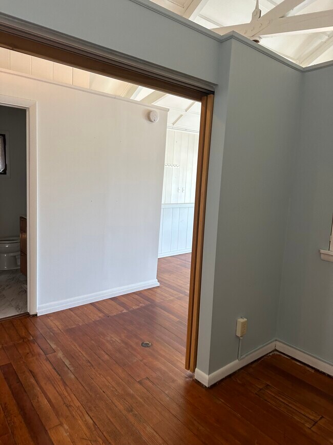 Building Photo - 852 Beach Rd