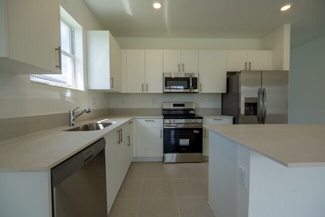 Building Photo - 2485 SE 29th Dr