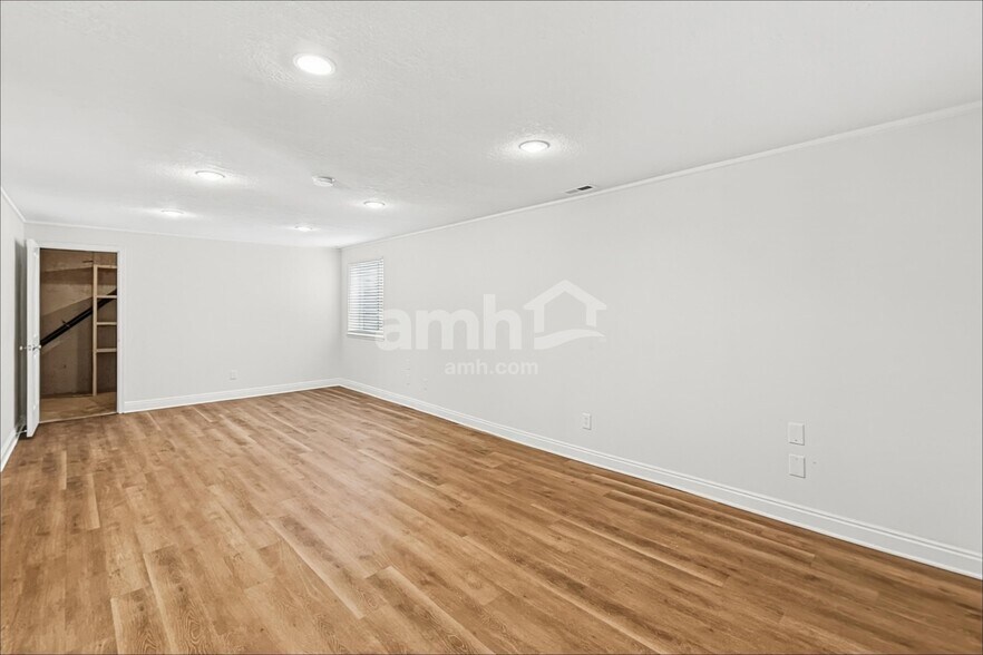 Building Photo - 894 E 780 S